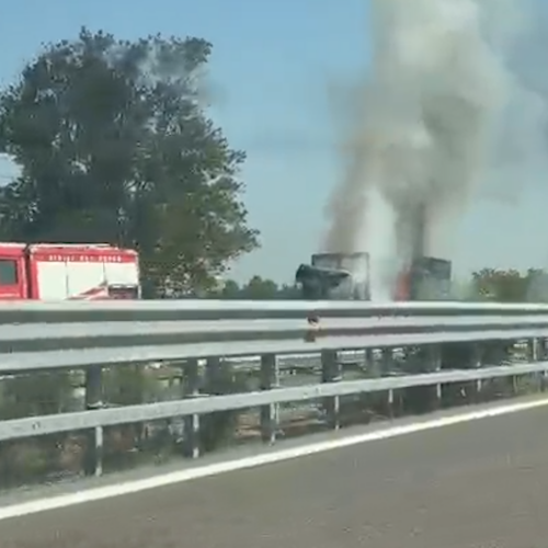 Mezzo in fiamme sulla A7: tratto verso Tortona bloccato