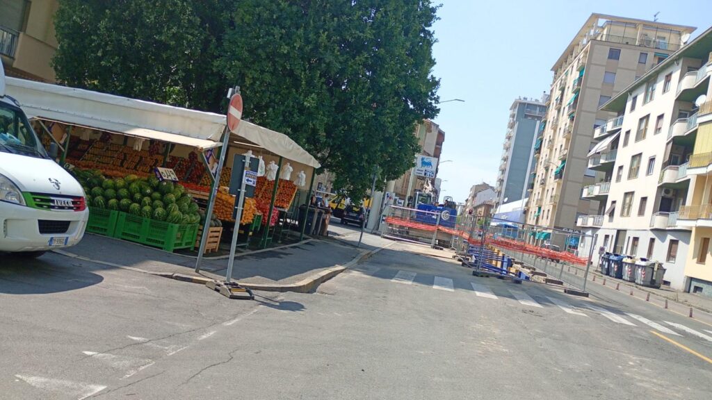 Fruttivendolo isolato teleriscaldamento