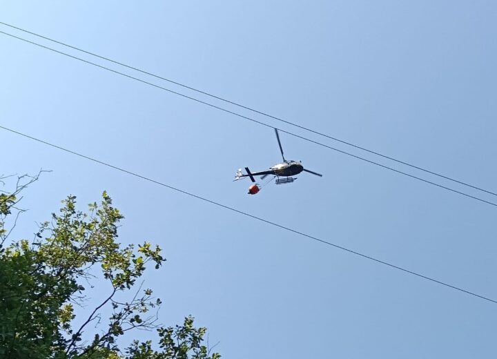 Proseguono gli interventi dall’alto per spegnere definitivamente l’incendio di Mornese