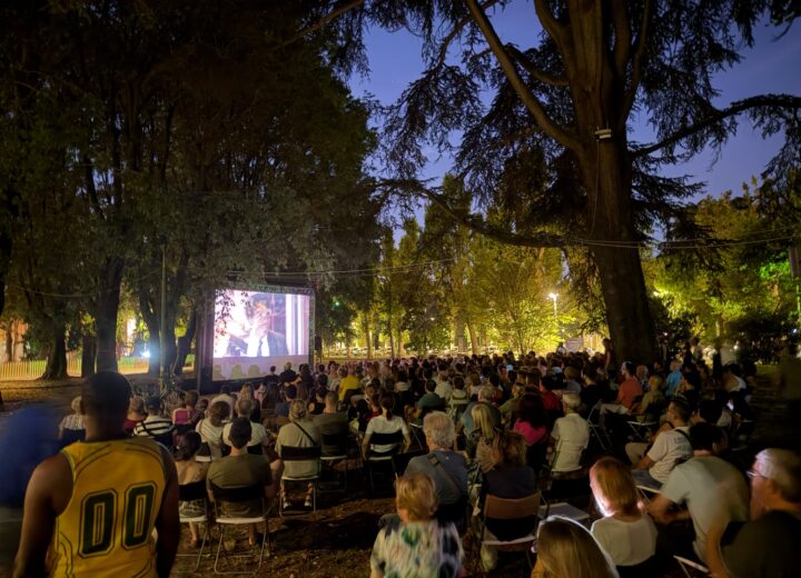 Successo per il cinema all’aperto ai giardini della stazione. Barosini: “Quel luogo presto punto nevralgico per la cutura”