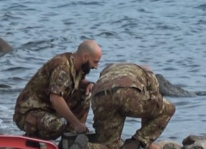 Baveno, affiora una bomba della II Guerra Mondiale: fatta brillare dagli artificieri