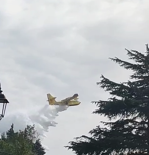 Mornese nuovamente sotto scacco del fuoco: in azione i canadair