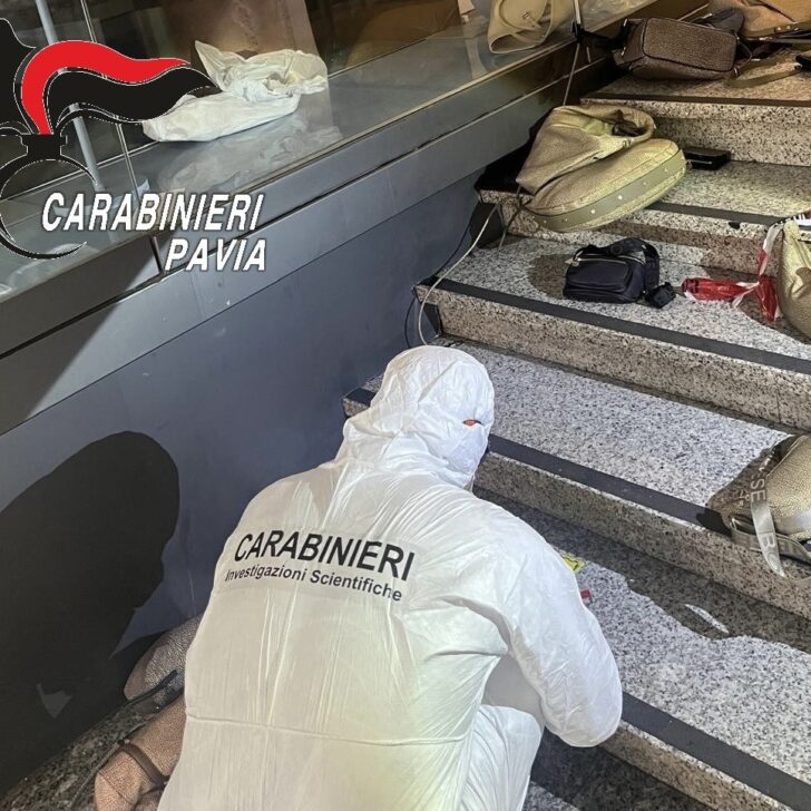Tenta due furti nella notte in centro a Pavia ma viene messo in fuga dai Carabinieri