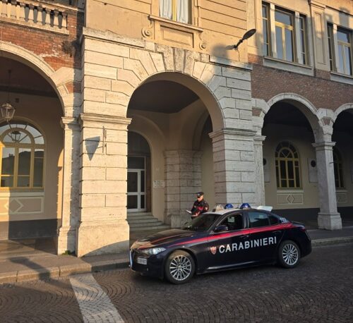 Tenta furto su autocarro parcheggiato a Voghera ma viene bloccato dai Carabinieri