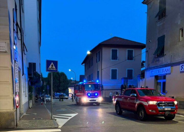 Fiamme in una colonnina di ricarica elettrica a Ovada
