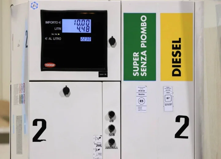 Caro carburanti, Ferragosto salato per chi si sposta in auto: pieno di gasolio costa oltre 22 euro in più rispetto all’anno scorso﻿