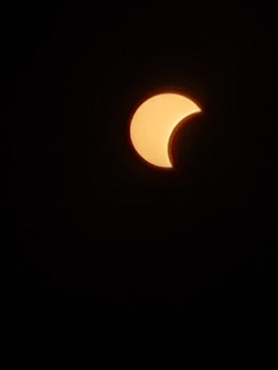 Lo spettacolo dell’eclissi di sole: le vostre foto