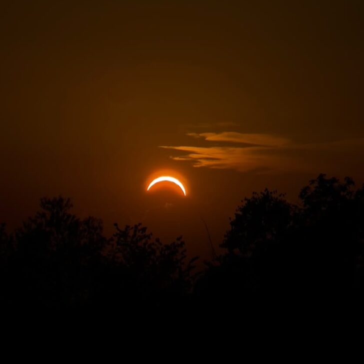 Lo spettacolo dell’eclissi di sole: le vostre foto