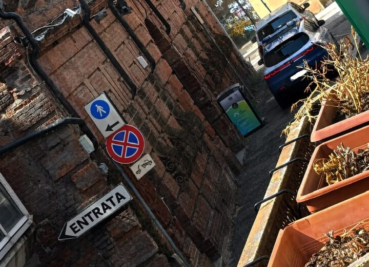 Valigetta abbandonata in strada via Parma ad Alessandria, interviene la Polizia