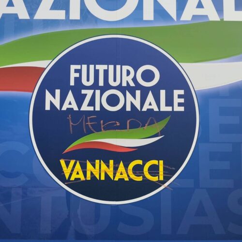 Scritta offensiva sulla sede di Futuro Nazionale a Biella, Pozzolo: “Teppisti rossi”