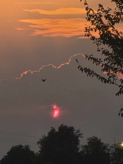 Lo spettacolo dell’eclissi di sole: le vostre foto