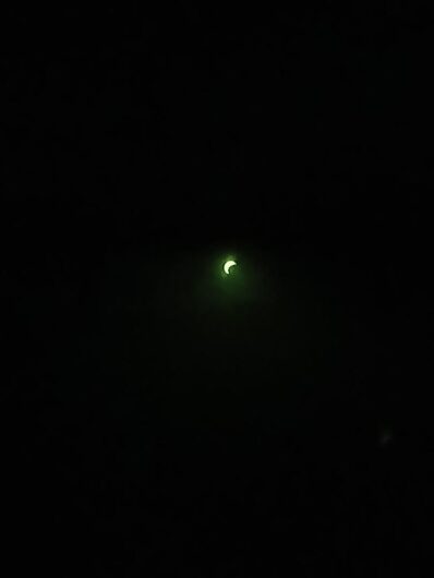 Lo spettacolo dell’eclissi di sole: le vostre foto