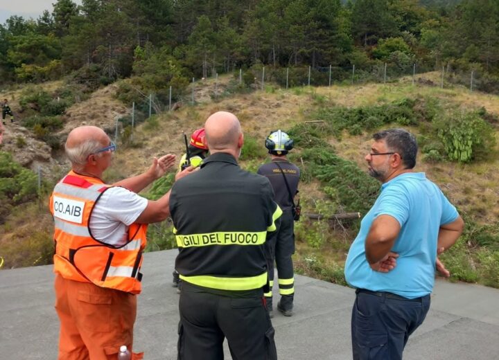 Incendio boschivo a Mornese in fase di bonifica: nel pomeriggio altri 32 lanci d’acqua
