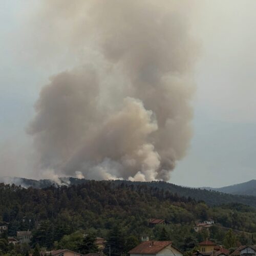Incendio boschivo a Mornese: focolai in aumento soprattutto sopra i laghi della Lavagnina