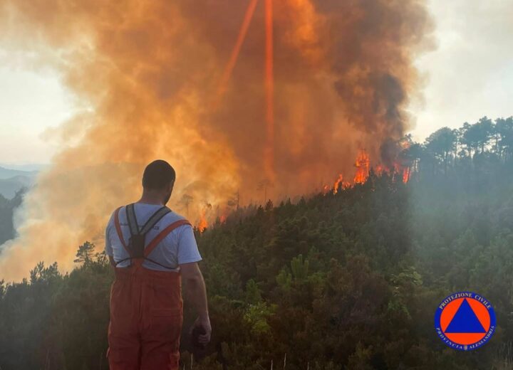 Bollettino Arpa: pericolo incendi boschivi elevato almeno fino a martedì