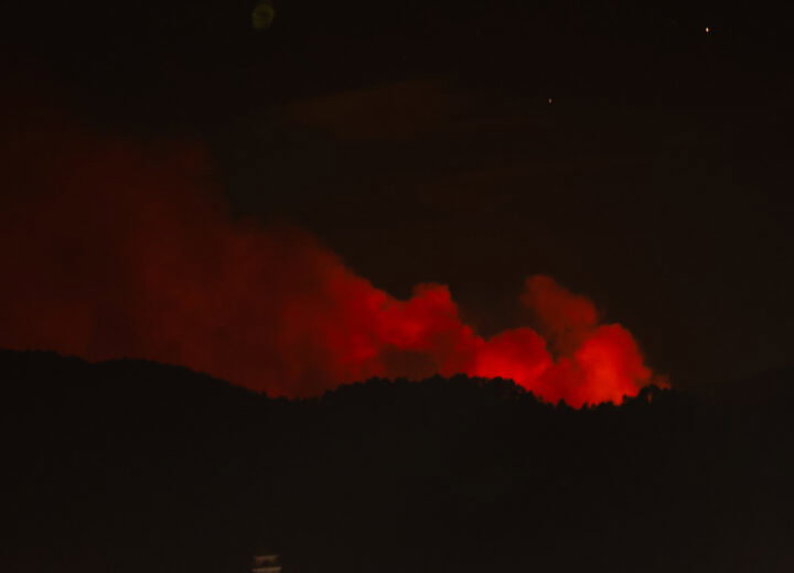 L’inferno di Mornese continua: notte di fuoco e oggi nuovi interventi dall’alto