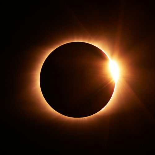 Il giorno dell’eclissi: la simulazione di come apparirà ad Alessandria e Pavia