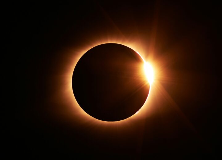 Il giorno dell’eclissi: la simulazione di come apparirà ad Alessandria e Pavia