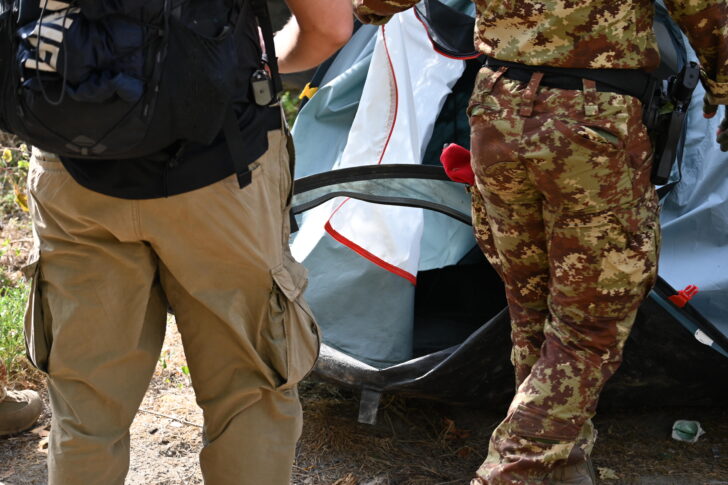 Operazione dei Carabinieri contro lo spaccio: smantellati bivacchi lungo lo Scrivia tra Tortona e Carbonara