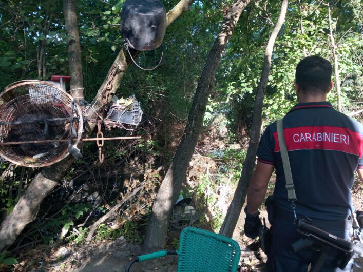 Operazione dei Carabinieri contro lo spaccio: smantellati bivacchi lungo lo Scrivia tra Tortona e Carbonara