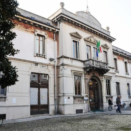 Paziente aggredisce due sanitari nel reparto di psichiatria dell’Ospedale di Vigevano: arrestato dalla Polizia