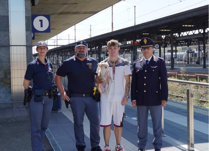 Fugge durante il temporale e sale su un treno. Il viaggio a lieto fine di Camilla, la chihuahua ritrovata dalla Polfer