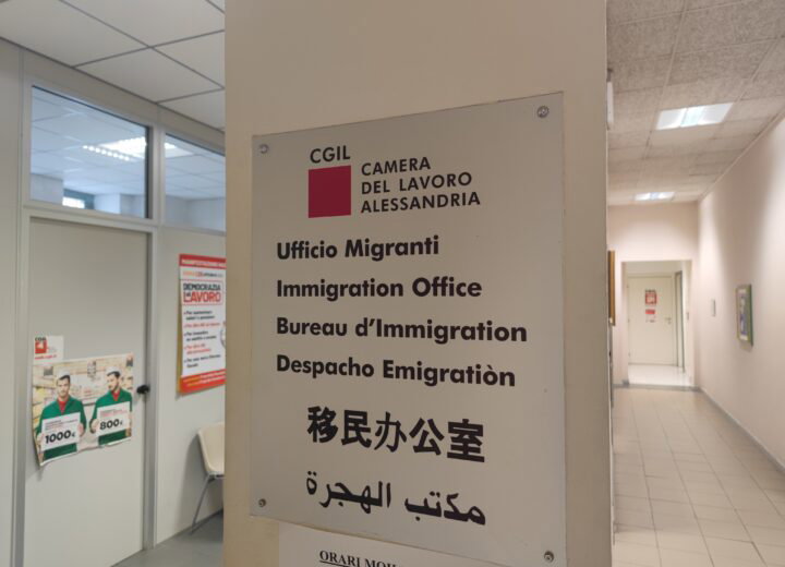 “Tanti migranti sfruttati”: l’allarme di Cgil e Comunità S. Benedetto nella provincia piemontese con più stranieri