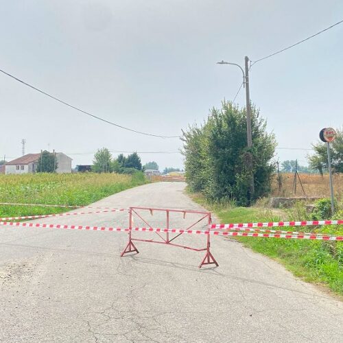 Palo della luce pericolante a San Michele: chiuso un tratto di via Quaglia