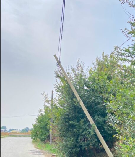 Palo della luce pericolante a San Michele: chiuso un tratto di via Quaglia