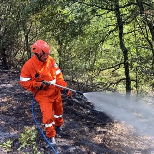 Incendi di sterpaglie nell’Alessandrino. In azione anche i volontari Aib a Cerrina, Montemarzino e Sarezzano