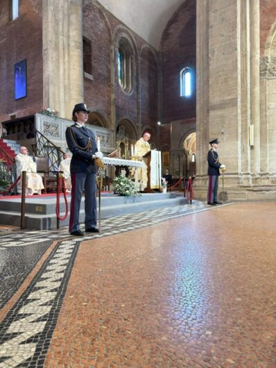 La Polizia di Stato celebra San Michele Arcangelo: in Questura svelata l’opera di Massimo Ippoliti