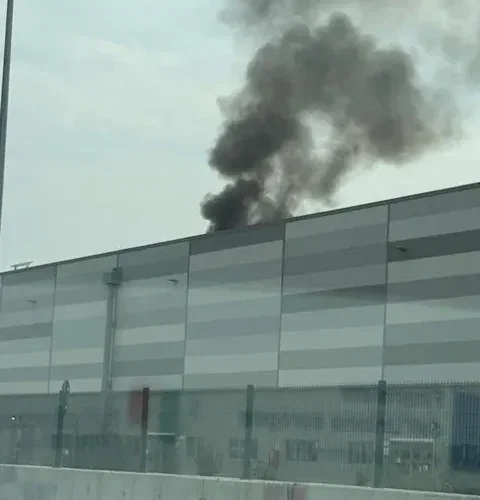 Due incendi del tetto a quasi tre mesi di distanza: imposte all’azienda in zona D3 delle prescrizioni tecniche