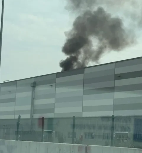 Due incendi del tetto a quasi tre mesi di distanza: imposte all’azienda in zona D3 delle prescrizioni tecniche
