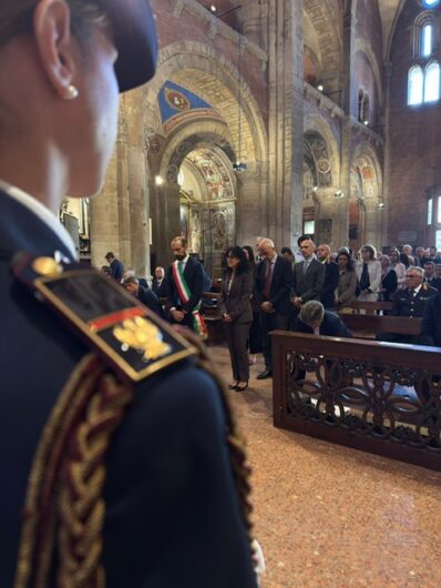 La Polizia di Stato celebra San Michele Arcangelo: in Questura svelata l’opera di Massimo Ippoliti