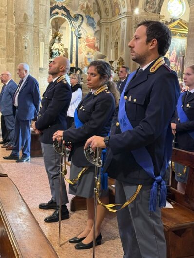 La Polizia di Stato celebra San Michele Arcangelo: in Questura svelata l’opera di Massimo Ippoliti