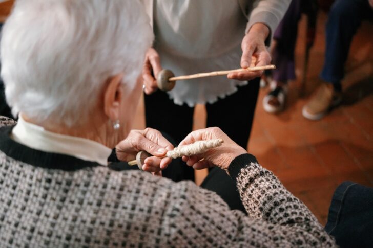 Alzheimer, l’arte entra nei percorsi di cura: musei e creatività per il benessere di pazienti e caregiver