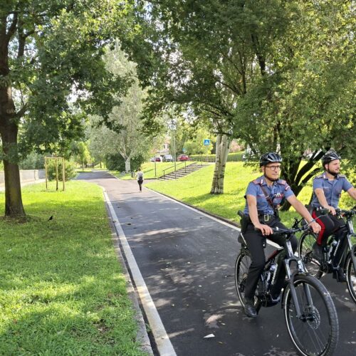 I Carabinieri di Casale Monferrato salgono in e-bike: nuove pattuglie tra centro, parchi e lungo Po