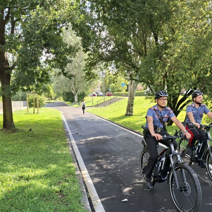 I Carabinieri di Casale Monferrato salgono in e-bike: nuove pattuglie tra centro, parchi e lungo Po