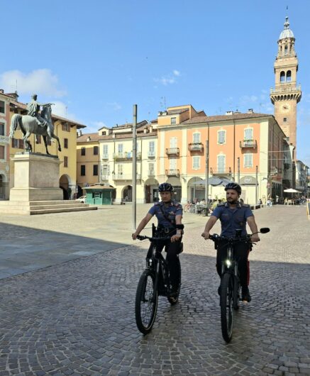 I Carabinieri di Casale Monferrato salgono in e-bike: nuove pattuglie tra centro, parchi e lungo Po