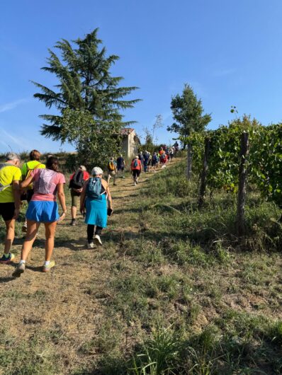 Camminata francescana a Cassine: 150 partecipanti per una domenica tra natura, sostenibilità e cultura