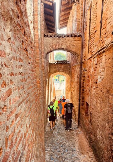 Camminata francescana a Cassine: 150 partecipanti per una domenica tra natura, sostenibilità e cultura
