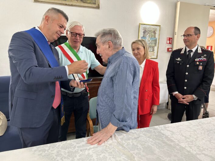 Giornata internati nei lager tedeschi: dieci Medaglie d’Onore. Insignito anche il nonno del sindaco di Valenza