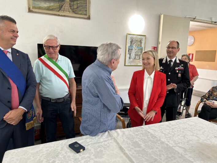 Giornata internati nei lager tedeschi: dieci Medaglie d’Onore. Insignito anche il nonno del sindaco di Valenza