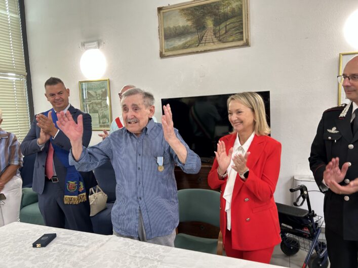 Giornata internati nei lager tedeschi: dieci Medaglie d’Onore. Insignito anche il nonno del sindaco di Valenza