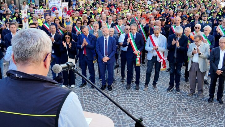 25 anni a togliere il fango, ad asciugare le lacrime e a costruire il futuro