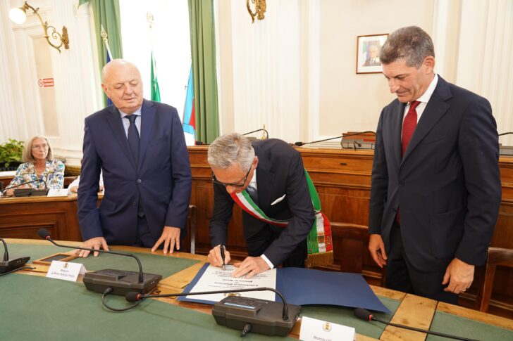 Biella conferisce la cittadinanza onoraria alla Polizia di Stato nel ricordo di Francesco Cusano