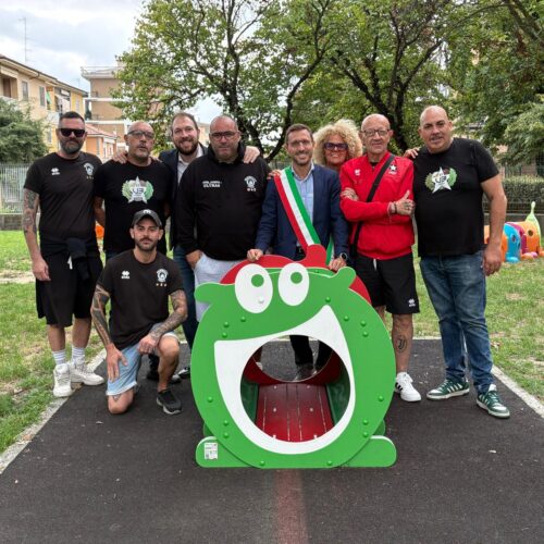 Un nuovo gioco per i bambini del nido Valentino di Casale grazie alla raccolta degli Ultras U3