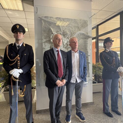 La Polizia di Stato celebra San Michele Arcangelo: in Questura svelata l’opera di Massimo Ippoliti