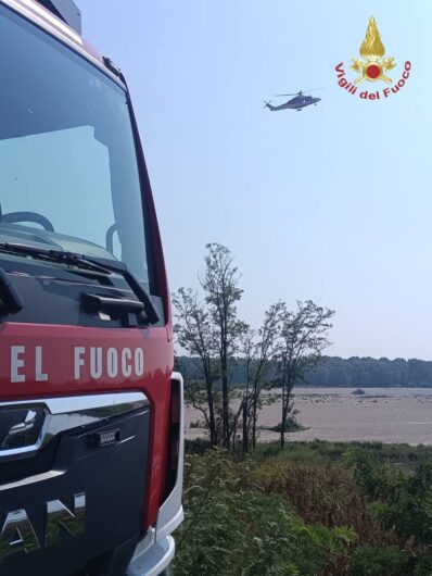 Finisce con l’auto in una scarpata e perde conoscenza: localizzato e salvato dai Vigili del Fuoco