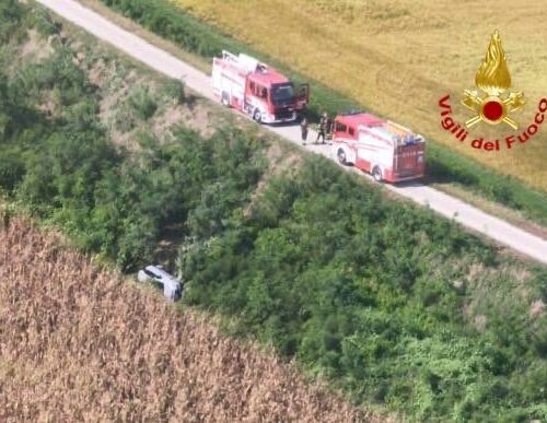 Finisce con l’auto in una scarpata e perde conoscenza: localizzato e salvato dai Vigili del Fuoco